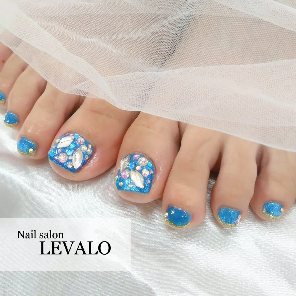 ネイル キラキラネイル マグネットネイル ストーンネイル フットネイル Nail salon LEVALOレヴァロのネイルデザイン