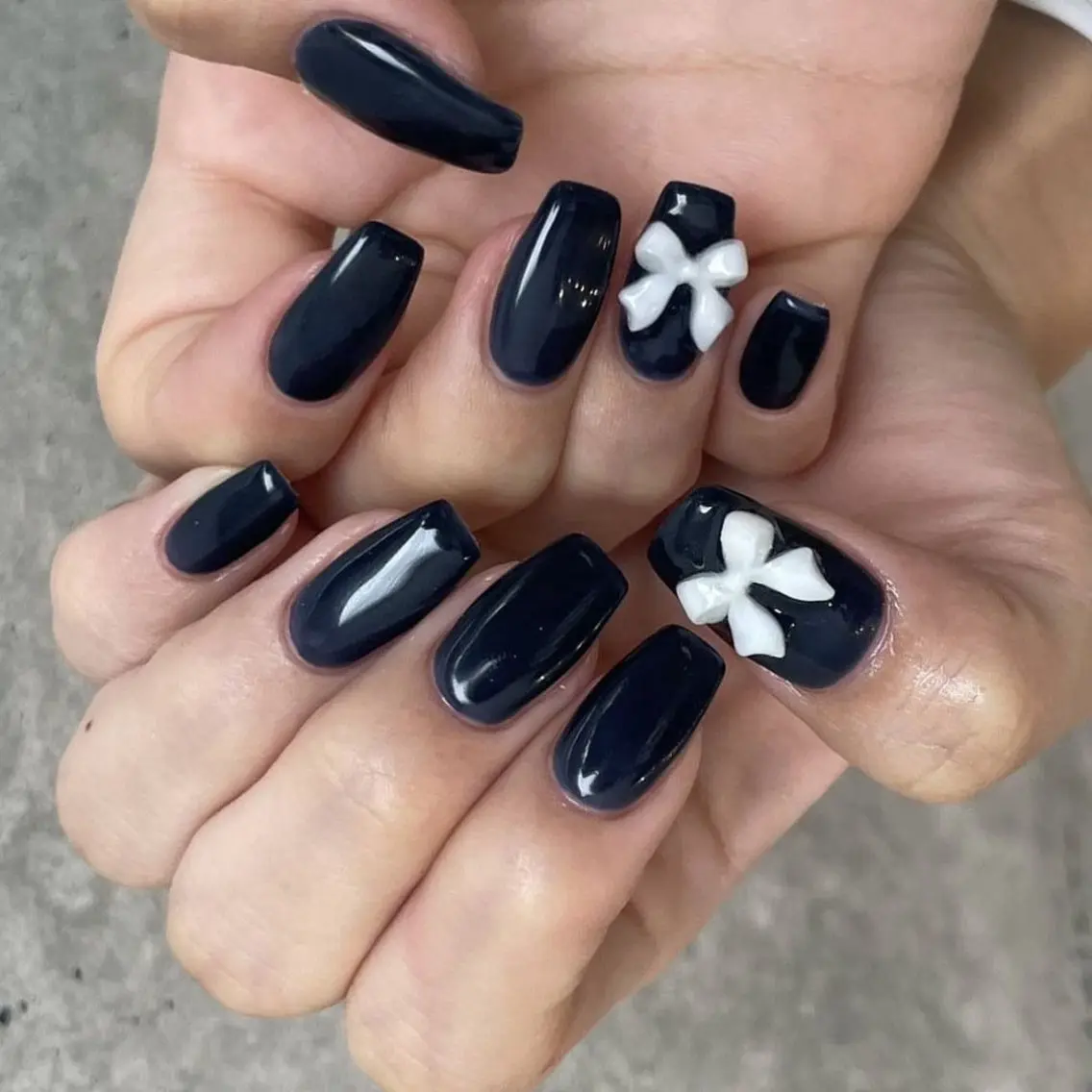 ネイル グラデーション キラキラネイル ワンカラーネイル 冬ネイル Jenn Nail Salonのネイルデザイン