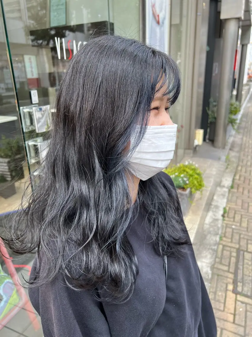 ロング カラー 黒髪 ブルーカラー ブルーブラック トリートメント 藤岡 瑚乃美のヘアスタイル