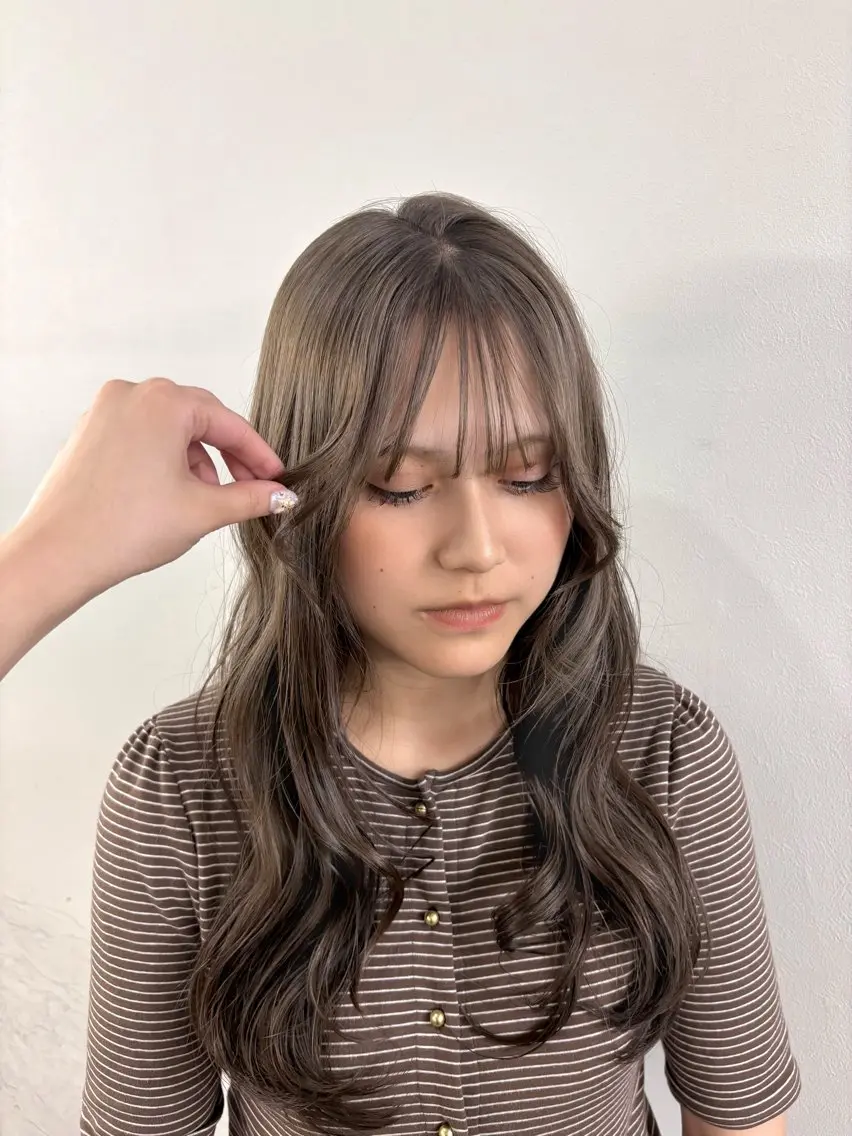 カラー ベージュカラー ブリーチ 透明感カラー グレージュ ハイトーンカラー ヘアカラー 山西 真奈のヘアスタイル