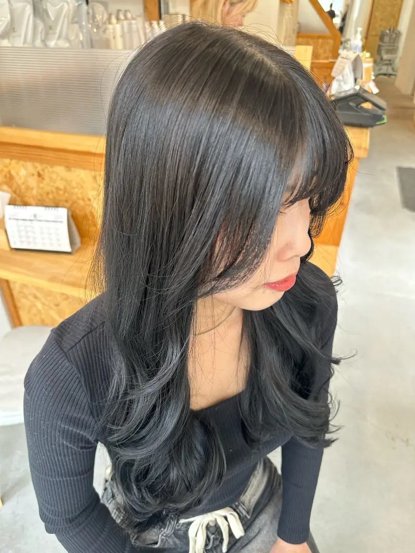 ロング 顔まわりレイヤー レイヤーカット 松本 莉央のヘアスタイル