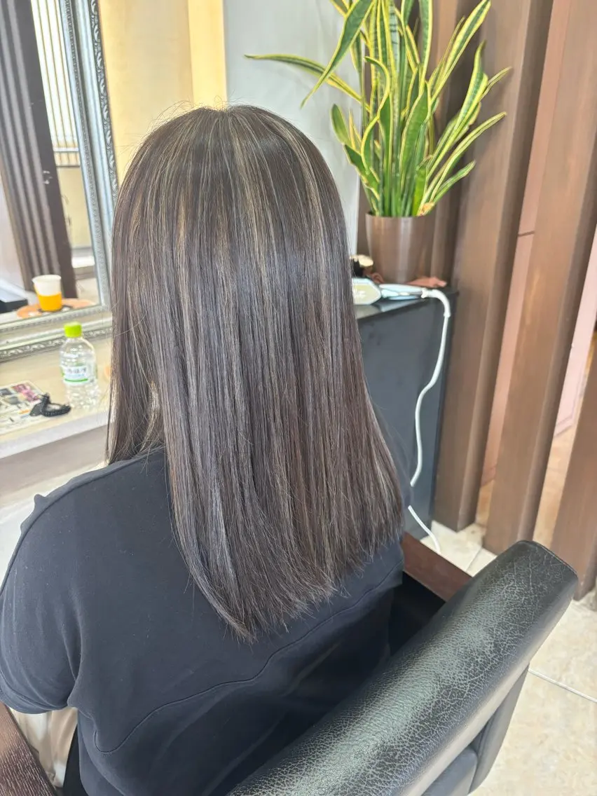ロング カラー アッシュ アッシュグレー アッシュグレージュ グレージュ ハイライトカラー ヘアカラー デザインカラー/ オダセイナのヘアスタイル