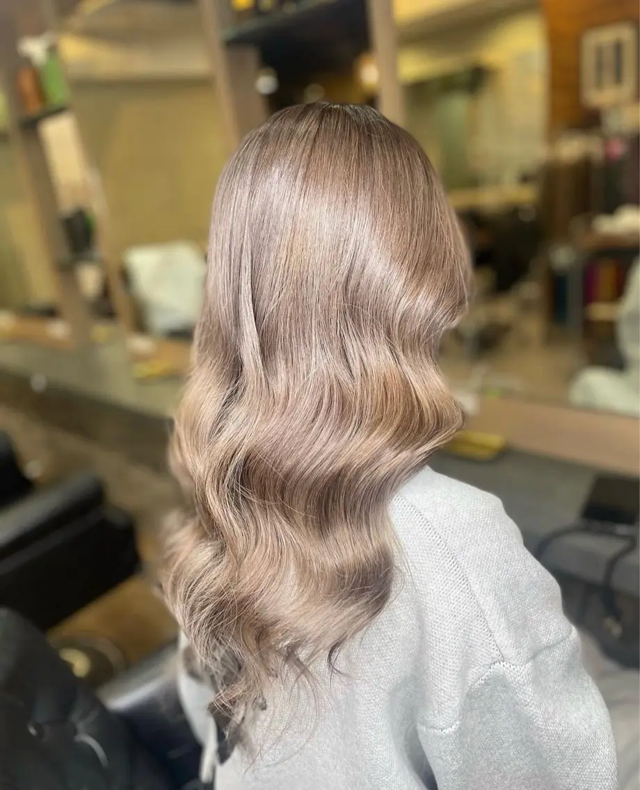 ロング RIEブリーチ& エクステ特化型のヘアスタイル