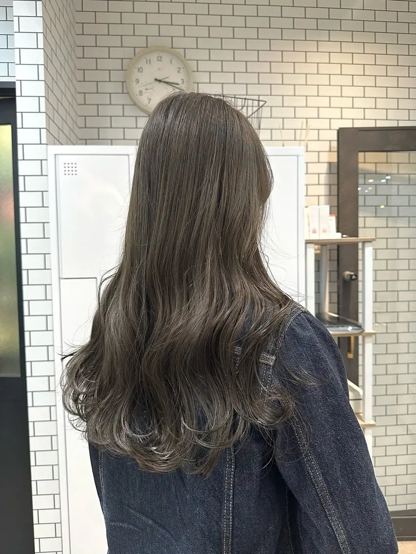 ロング カラー ブリーチ ダブルカラー グレージュ ブリーチなしカラー オリーブグレージュ Sara newi 🎀透明感🎀のヘアスタイル
