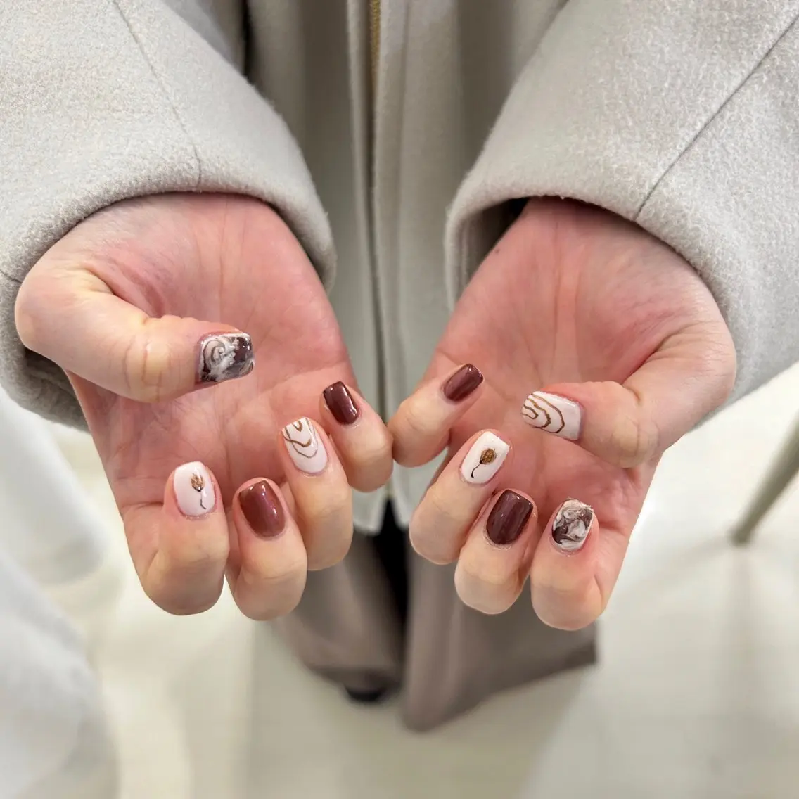 ネイル アートネイル べっ甲ネイル ジェルネイル グリーン キラキラネイル nailstudio eviz新宿店のネイルデザイン