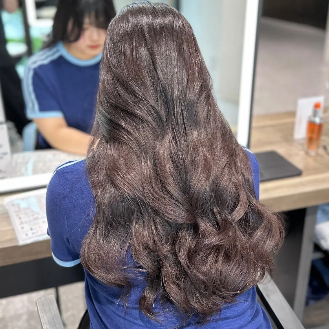 ロング カラー ブリーチ グレージュ ラベンダーカラー ラベンダーグレージュ ラベンダーグレー レイヤー/グレージュ メンズパーマのヘアスタイル