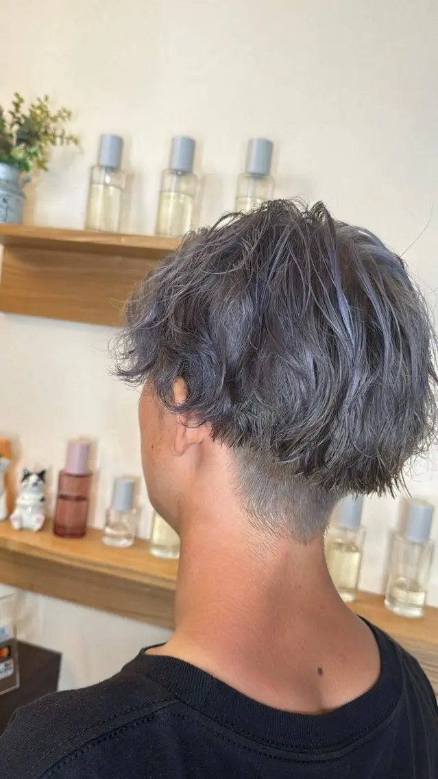 ショート メンズ アッシュ 根本 奈緒のヘアスタイル
