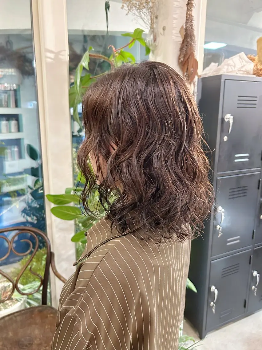ミディアム パーマ 谷澤 朋佳のヘアスタイル
