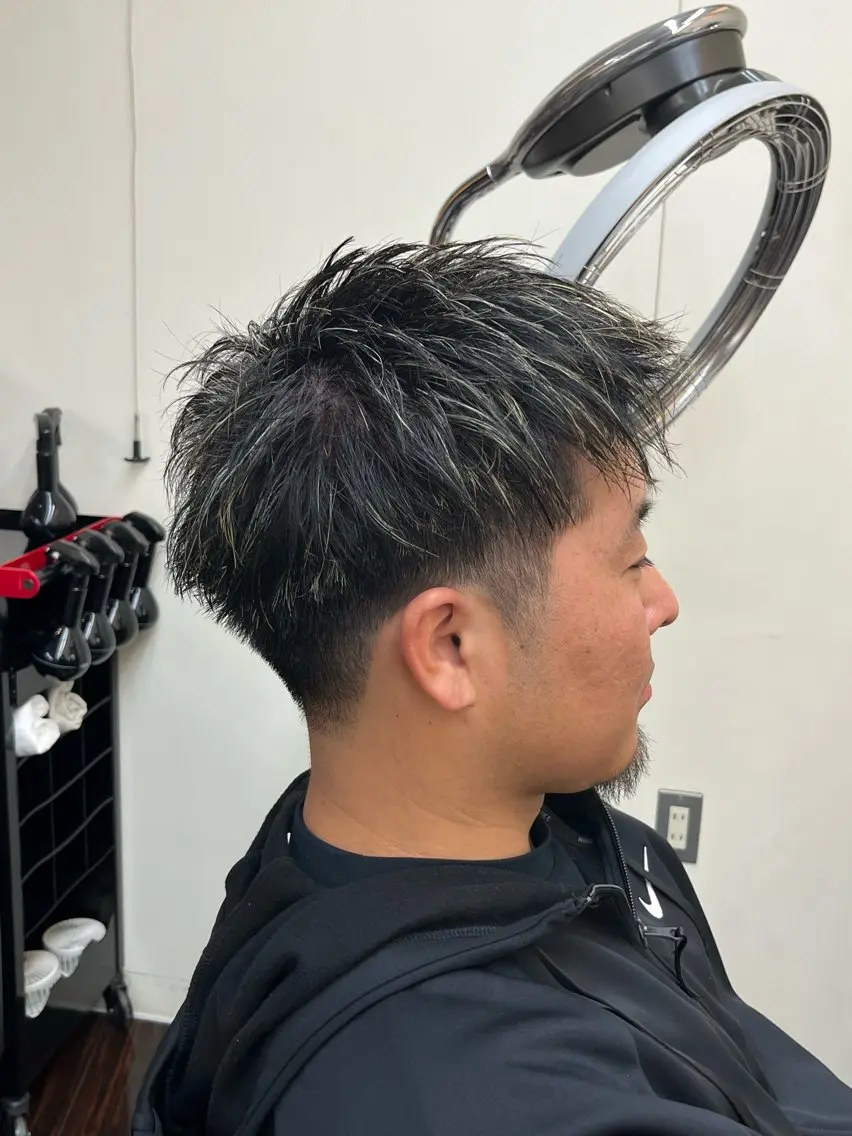 カラー メンズ 三好 汰一のヘアスタイル