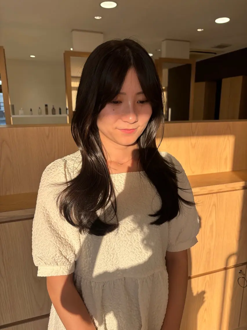 ロング レイヤーカット カット ヘアカラー 安藤 ひなたのヘアスタイル