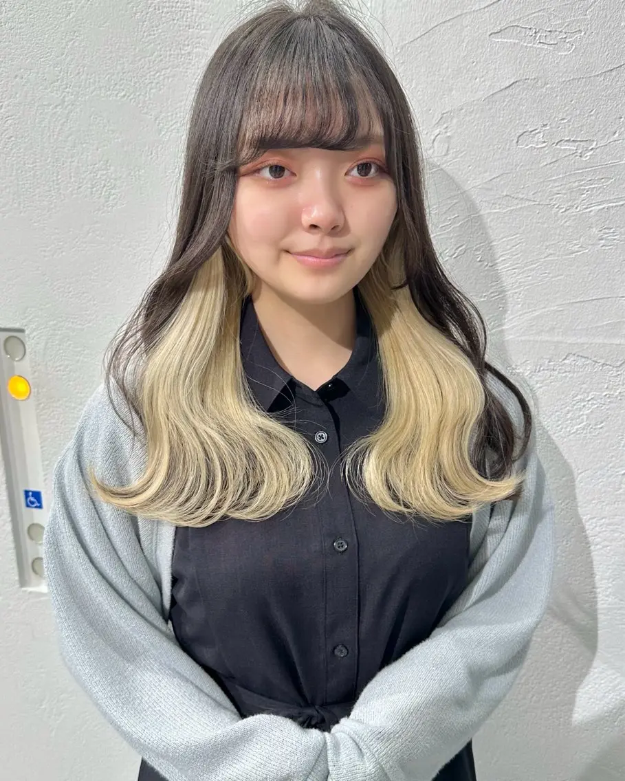 ロング カラー ブリーチ ブロンド ケアブリーチ インナーカラー レイヤーカット カット ヘアカラー トリートメント インナーカラー/レイ ヤーカット♡/マキシのヘアスタイル