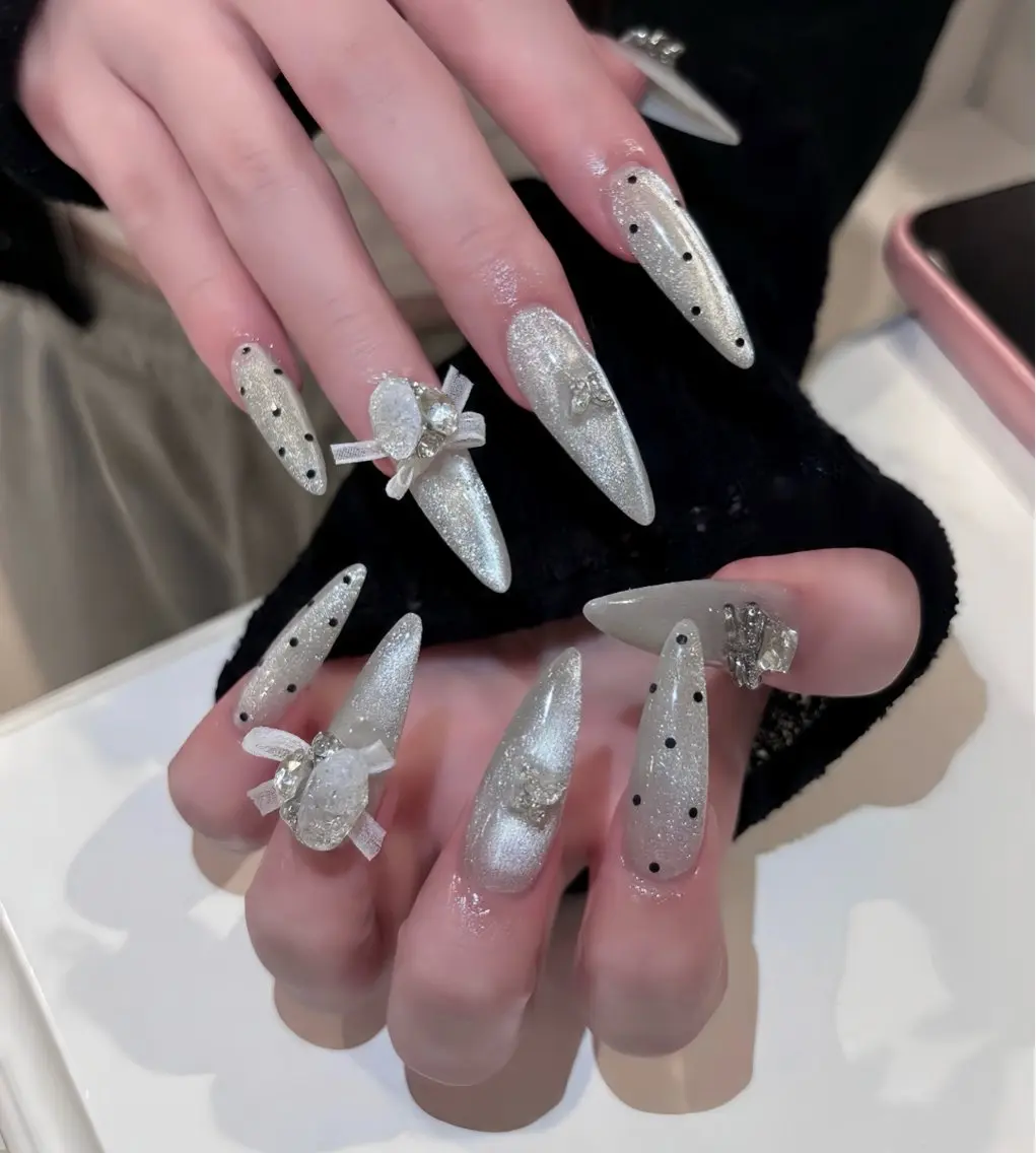ネイル オーロラネイル ブルー フットネイル ジェルネイル 氷ネイル・うるうるネイル ハンドネイル Rin Nail 新大久保店のネイルデザイン