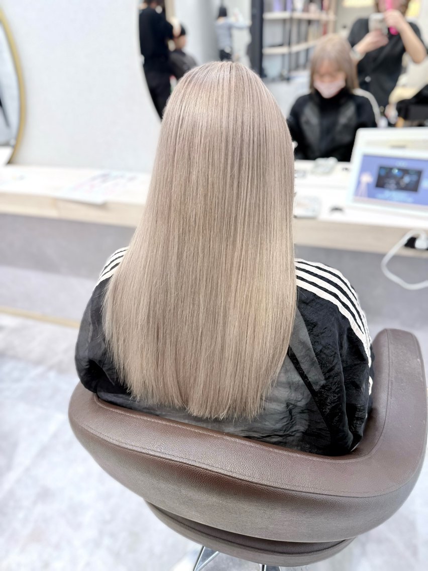 ロング カラー ベージュカラー ブリーチ ハイトーンカラー ホワイトベージュ ヘアカラー ブリーチ/ハイトーン /渋沢/みなのヘアスタイル