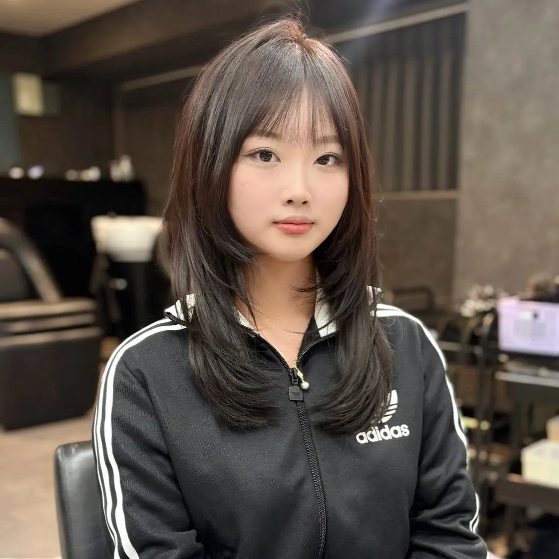 ミディアム くびれヘア 顔周りカット 髪質改善 韓国風ヘア レイヤーカット ヘアカラー トリートメント lana hair 新宿/髪質改善/韓国のヘアスタイル
