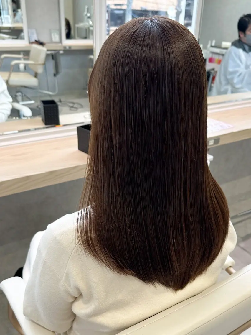 セミロング カット 縮毛矯正 トリートメント 美髪⭐︎髪質改善 井上　康司のヘアスタイル