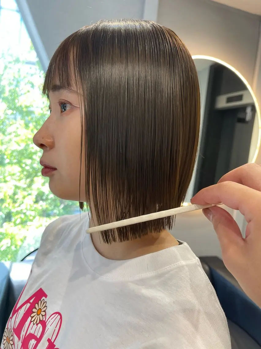 ショート カラー ブリーチ ケアブリーチ デザインカラー ダブルカラー イヤリングカラー カット TATSUブリーチ/ ミルクティーベージュのヘアスタイル