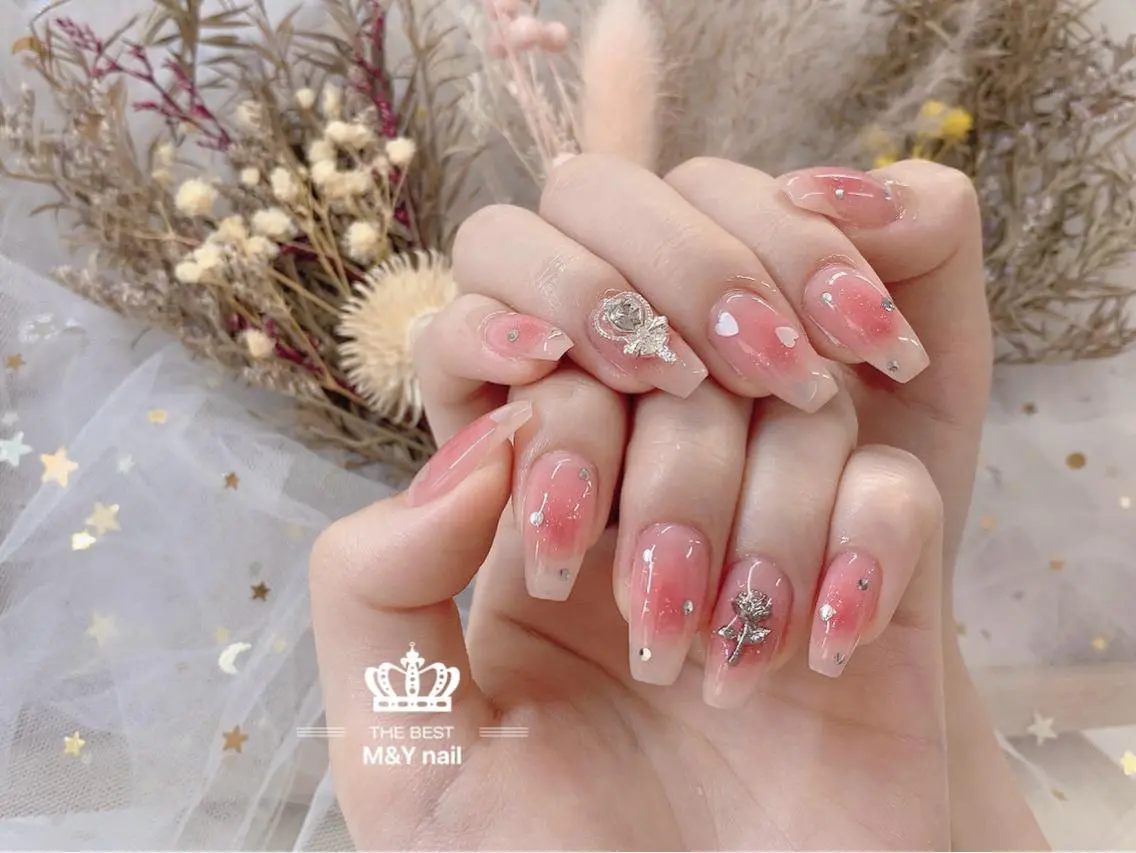 ネイル チークネイル Lumiere Beauty池袋のネイルデザイン