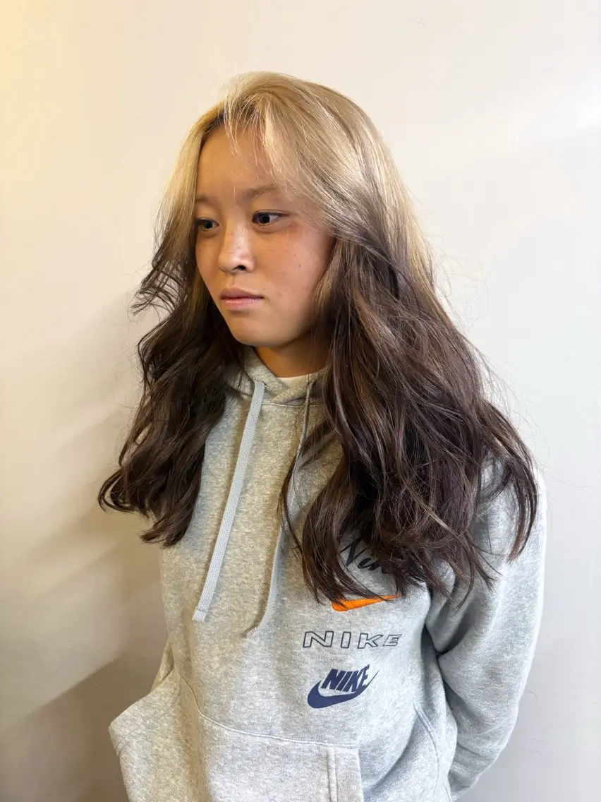 カラー ヘアカラー ハイトーン レイヤー🎀meiのヘアスタイル