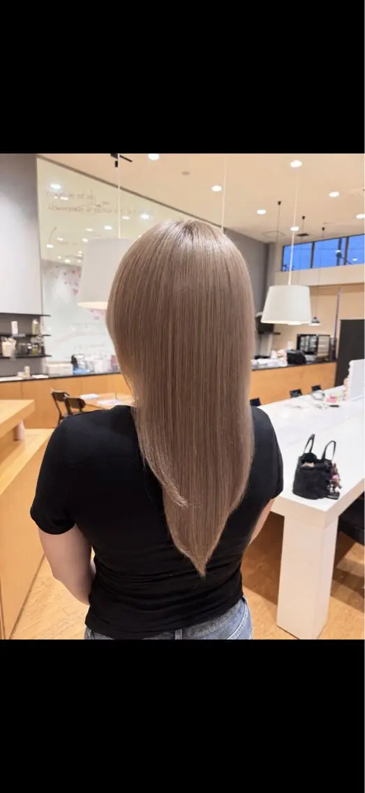 ミディアム カラー ベージュカラー ブリーチ ミルクティーベージュ 中島 紗來のヘアスタイル