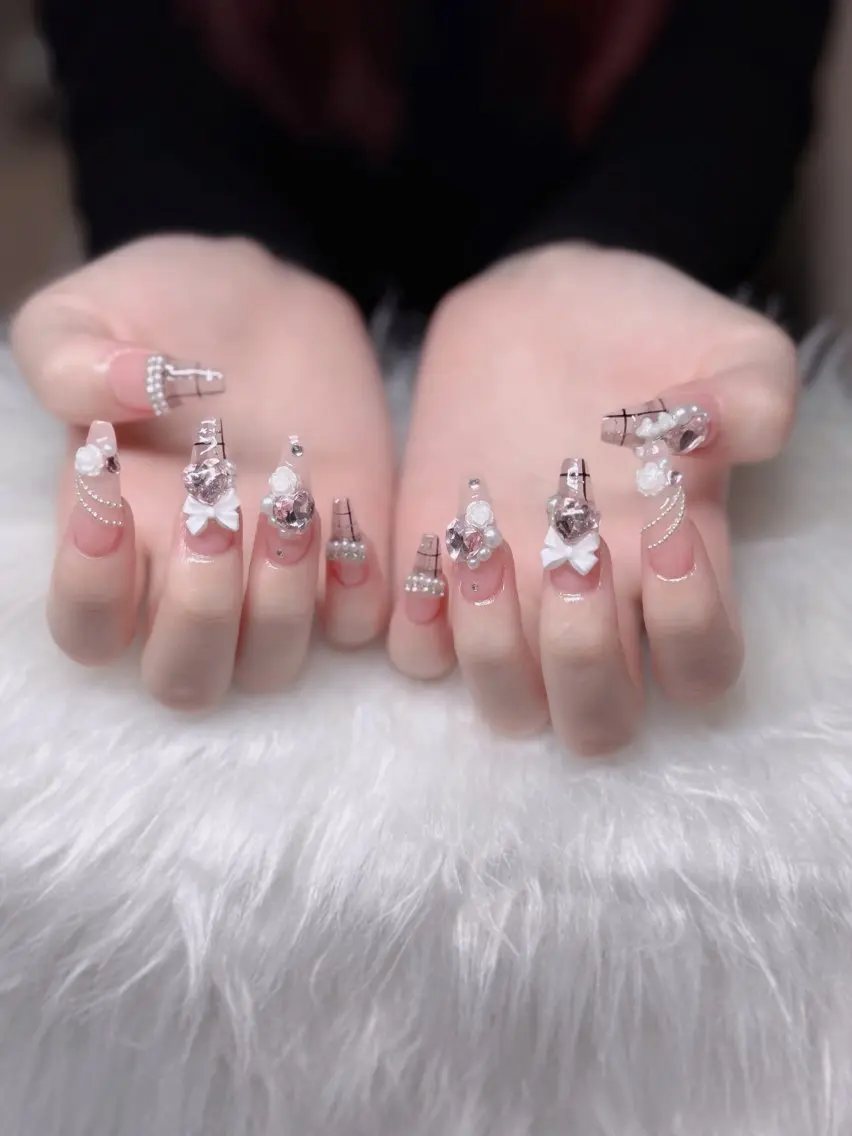 ネイル オーロラネイル フレンチネイル ジェルネイル ハロウィン キラキラネイル H.baby Nail Salonのネイルデザイン