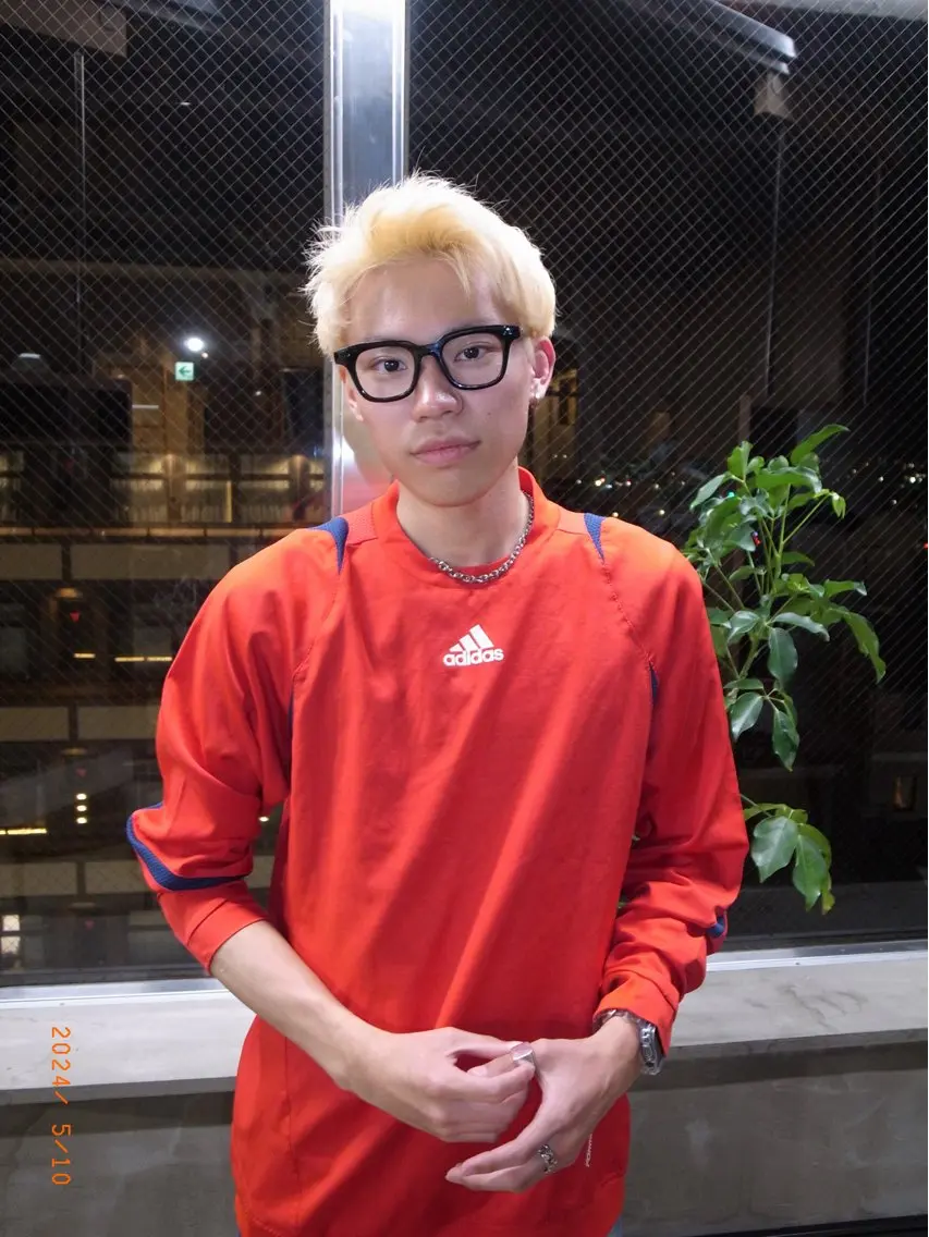 ショート カラー メンズ 抜きっぱなしブロンド 湯浅 美玖のヘアスタイル