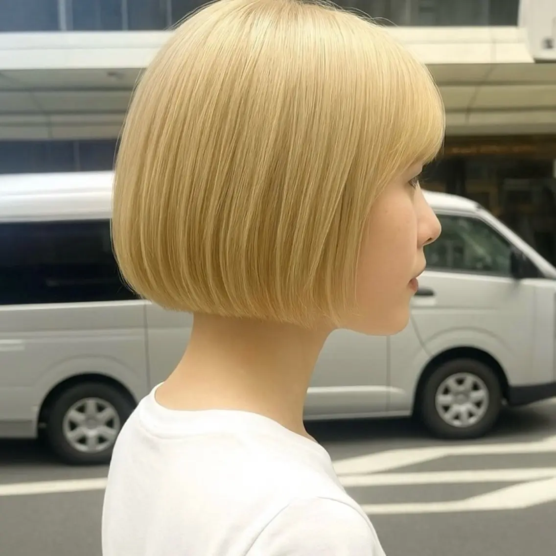 ショート カラー ベージュカラー ブリーチ ブロンド ハイトーンカラー ミルクティーベージュ カット ヘアカラー トリートメント 【nui 茨木】 清水優のヘアスタイル