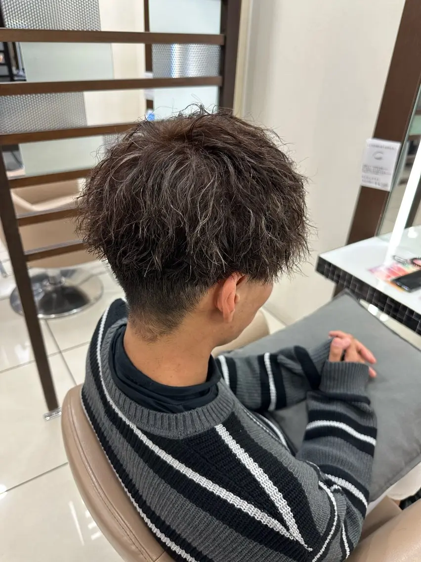カラー パーマ メンズ メンズ特化シャドウパ ーマラウンドマッシュのヘアスタイル
