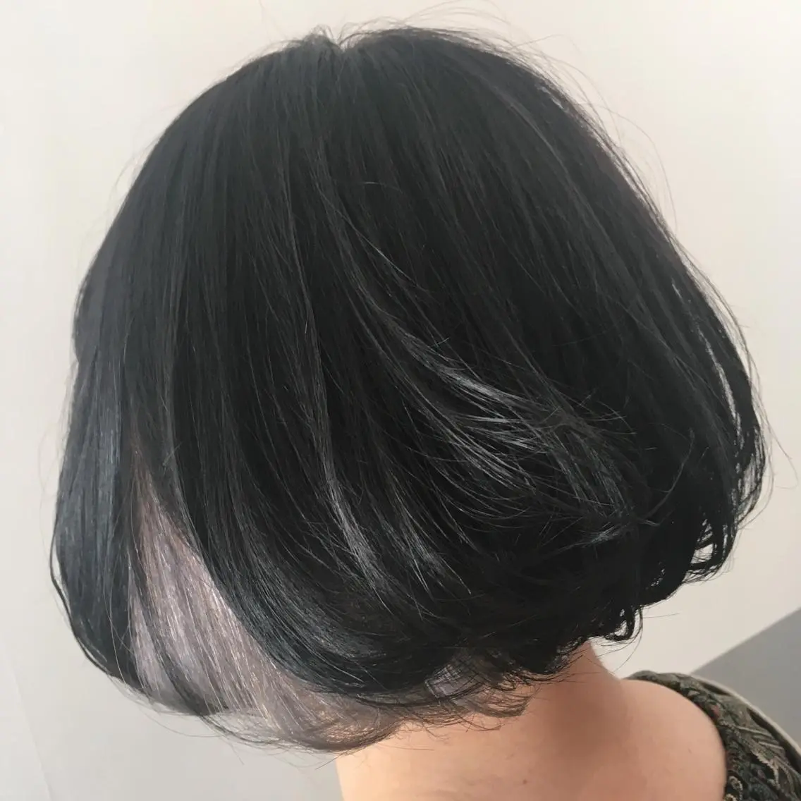 ミディアム カラー RINA🧤 デザインとボブのヘアスタイル