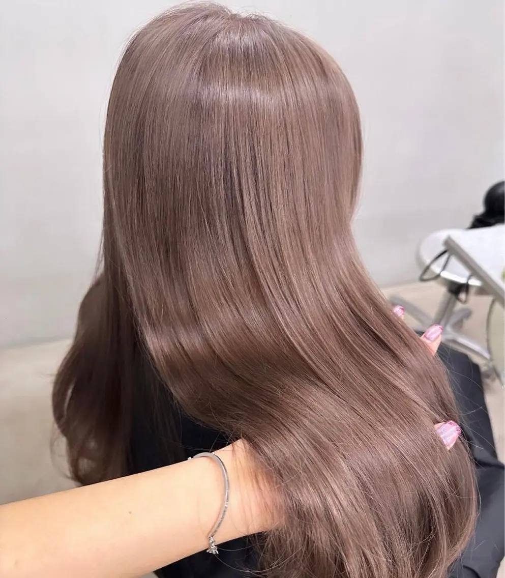 ロング カラー ベージュカラー ブリーチ ヘアカラー トリートメント 植村 海咲のヘアスタイル