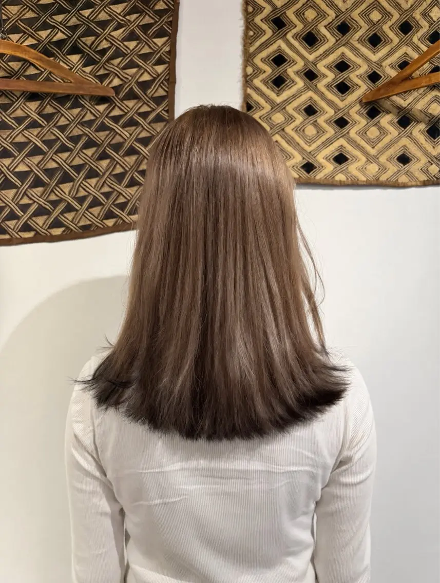 カラー ブリーチ デザインカラー 安谷 彩香のヘアスタイル