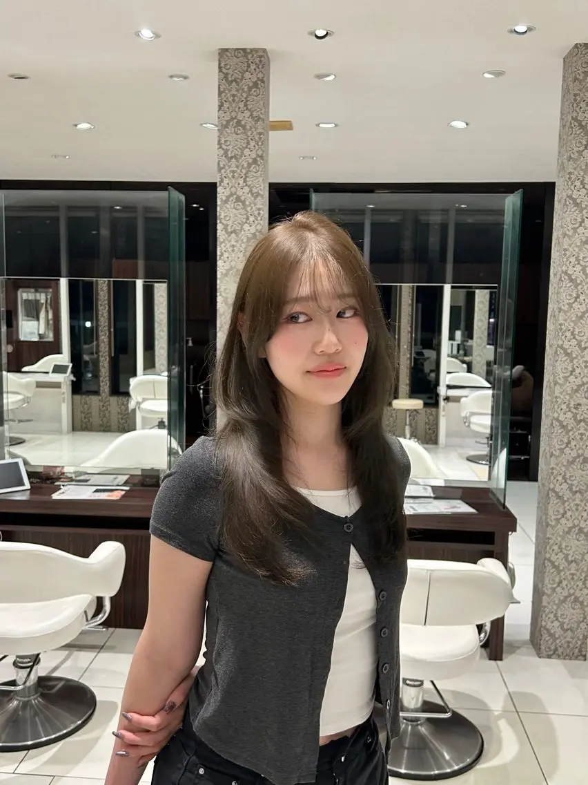 ロング カラー ブラウンカラー 透明感カラー オリーブブラウン 韓国風ヘア レイヤーカット ヘアカラー トリートメント 艶髪/透明感 /YURIA🤍のヘアスタイル