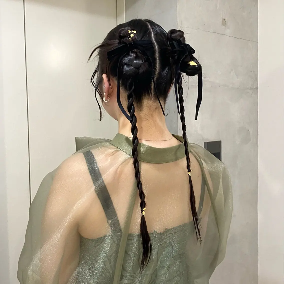セミロング ヘアアレンジ 三つ編み 👩🏼🪄ありむら もえ/京都駅🍐のヘアスタイル