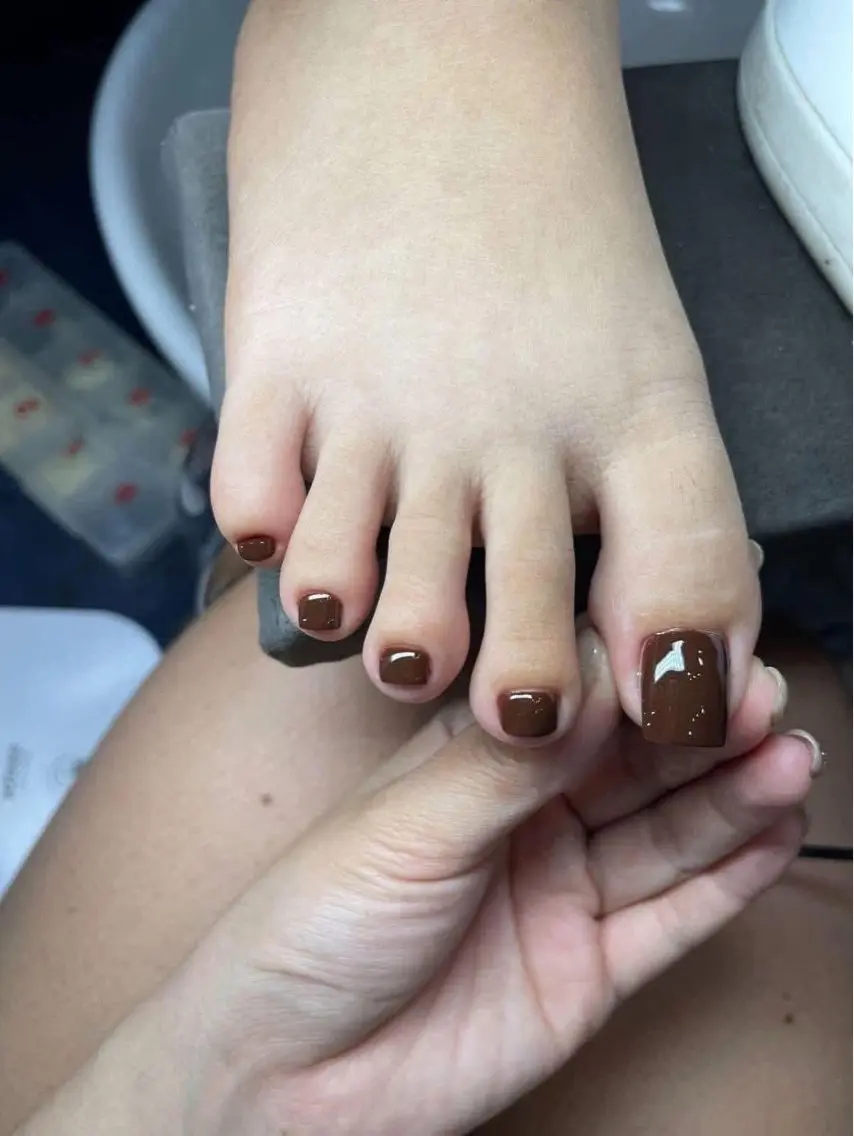 ネイル アニマル柄 ブラウン フットネイル フレンチネイル 韓国ネイル フットネイル Lisa Nail Salonのネイルデザイン
