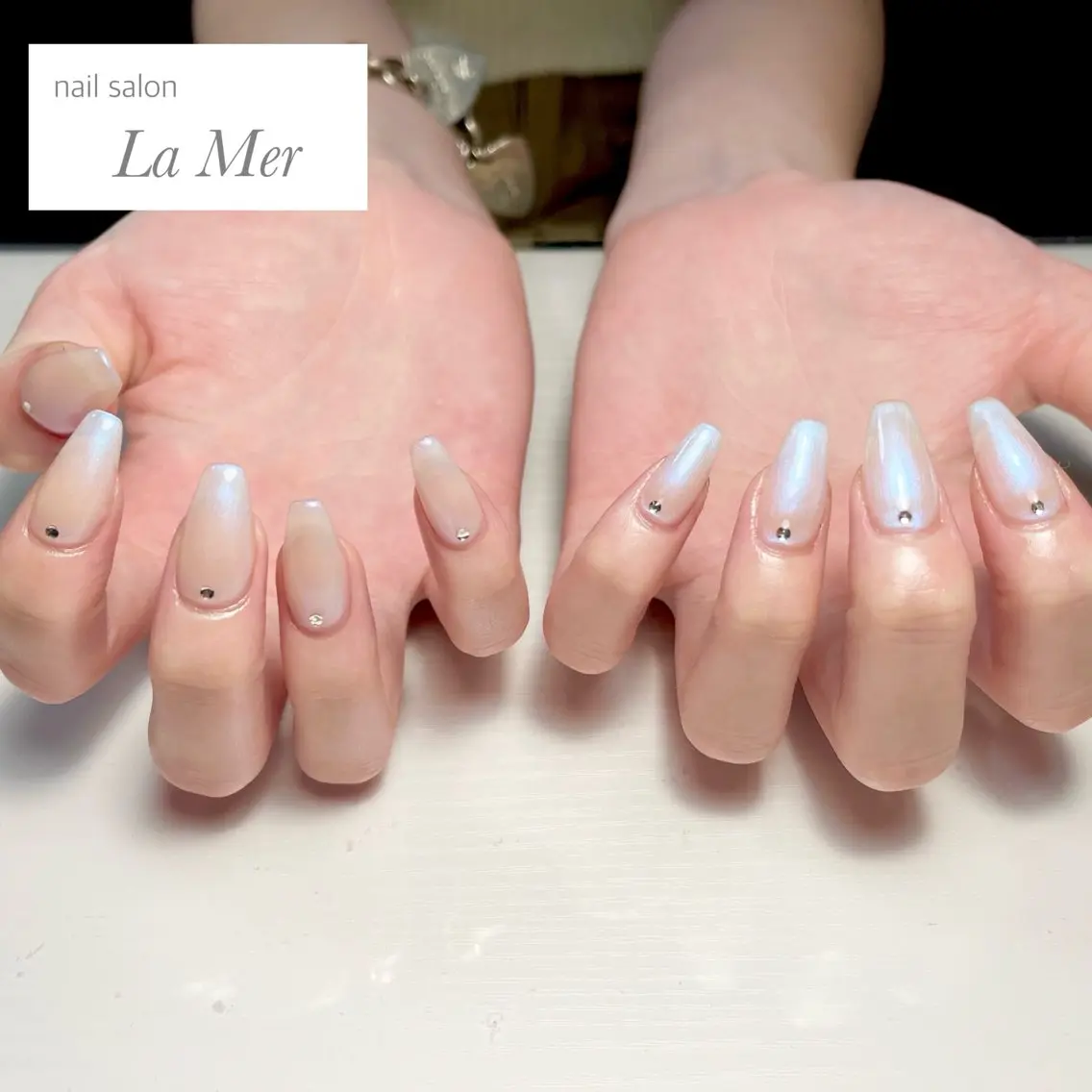 ネイル オーロラネイル ブルー ジェルネイル オフィスネイル ワンカラーネイル ハンドネイル nailsalon La Merのネイルデザイン