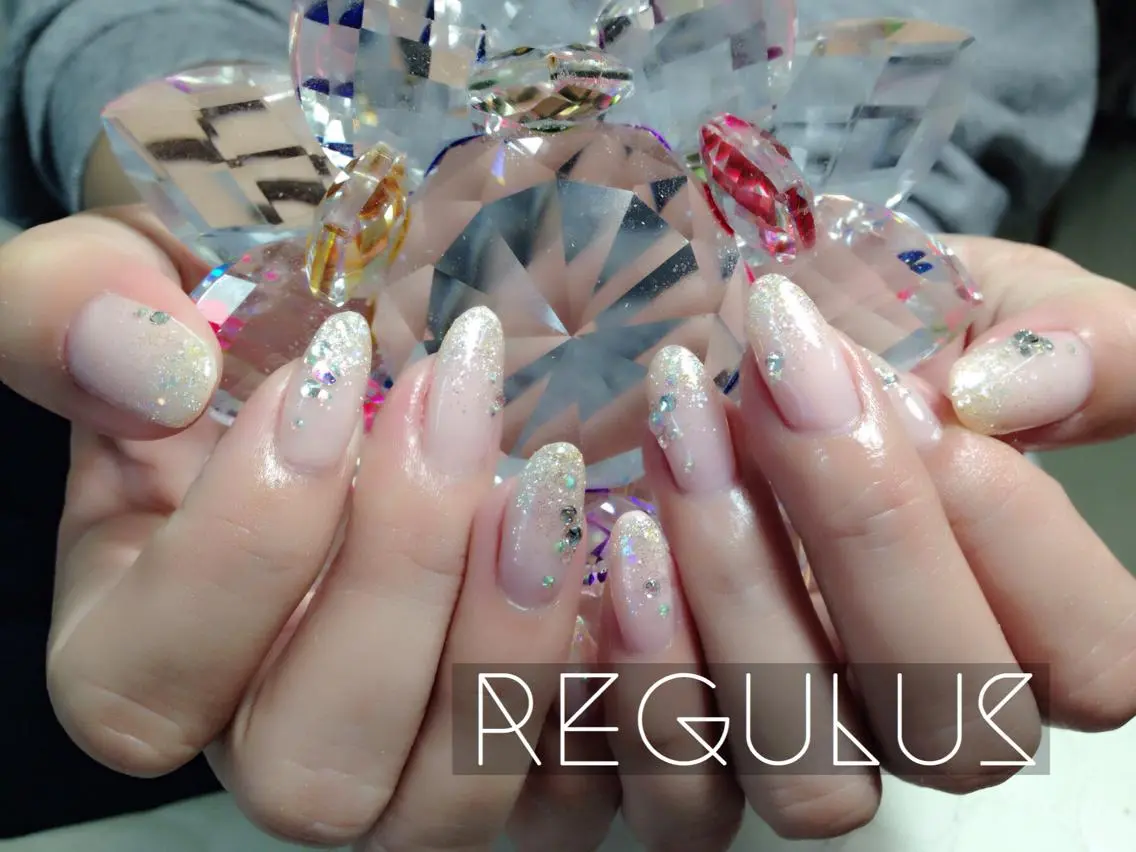 ネイル グラデーション ラメ(グリッター) ラメグラデーション ストーンネイル Regulus 西川のネイルデザイン