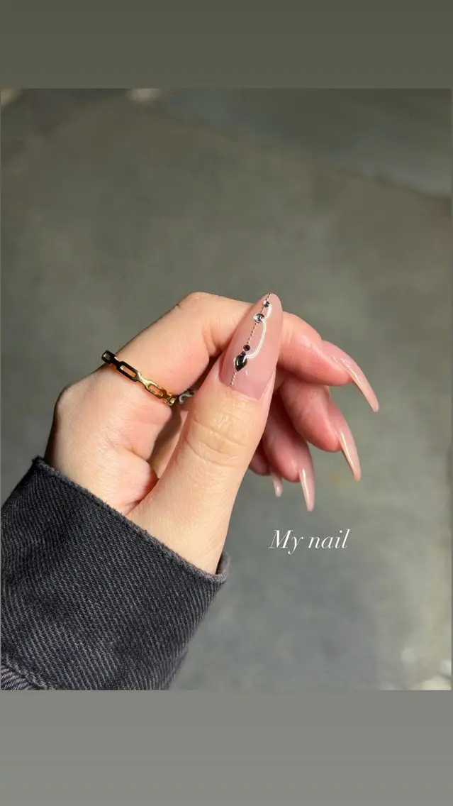 ネイル ガーリー キラキラネイル ワンカラーネイル シンプルネイル ストーンネイル NailAVANCE Ichikaのネイルデザイン