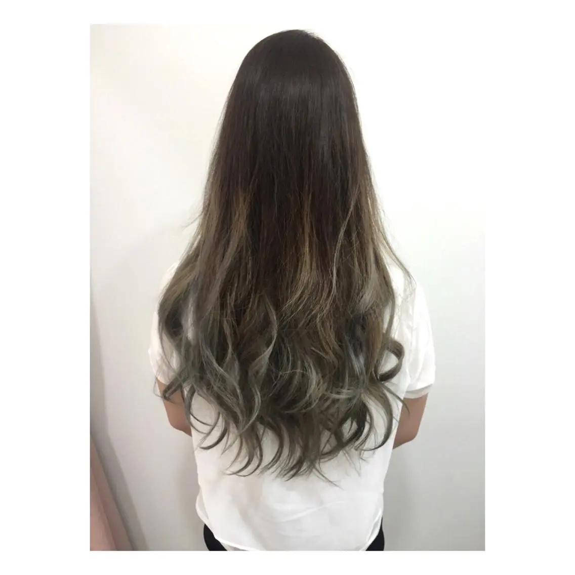 カラー ブリーチ グラデーションカラー シルバー ✨ご新規様のみ✨ ウンノのヘアスタイル
