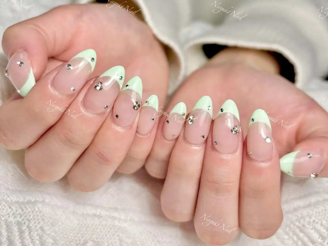 ネイル 🦋 Queenieのネイルデザイン