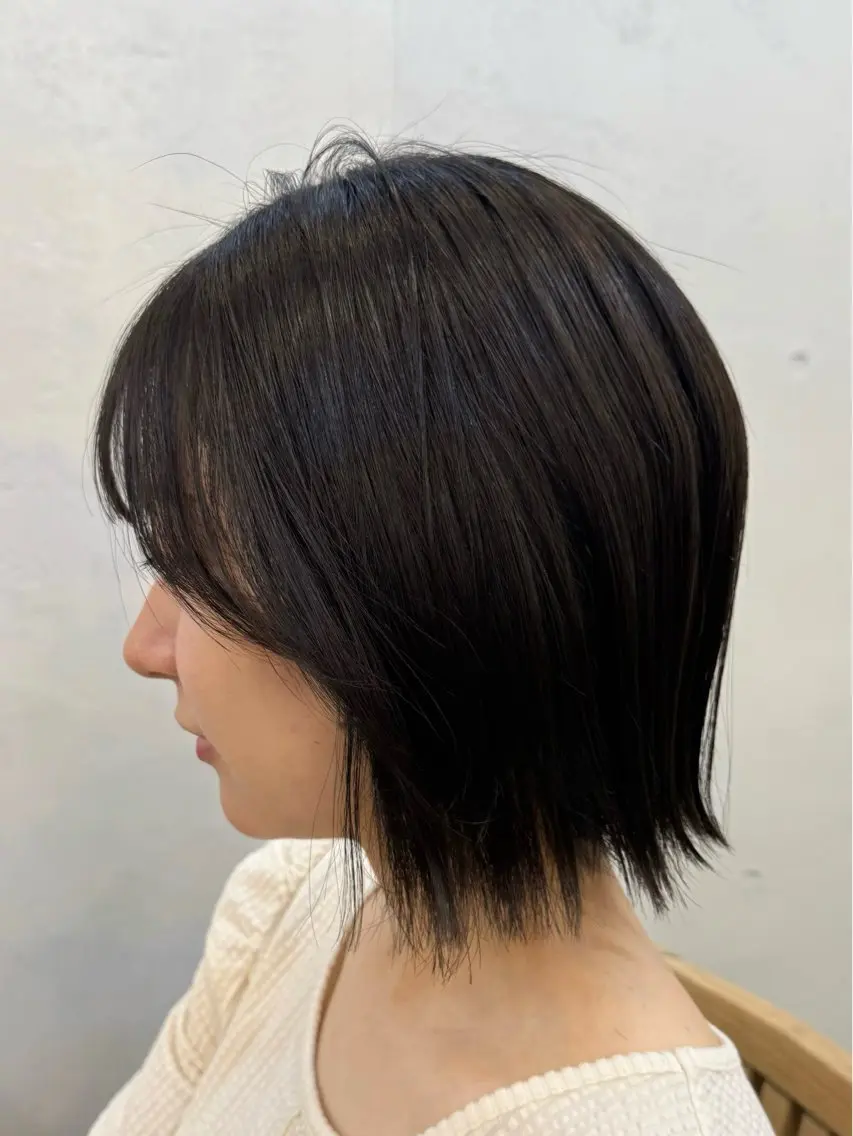 ミディアム カット ヘアカラー 顔まわりレイヤー 透明感カラー🩵🩵のヘアスタイル