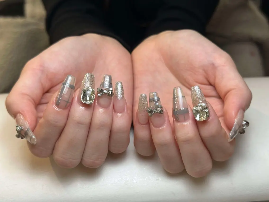 ネイル グラデーション キラキラネイル ワンカラーネイル 冬ネイル Jenn Nail Salonのネイルデザイン