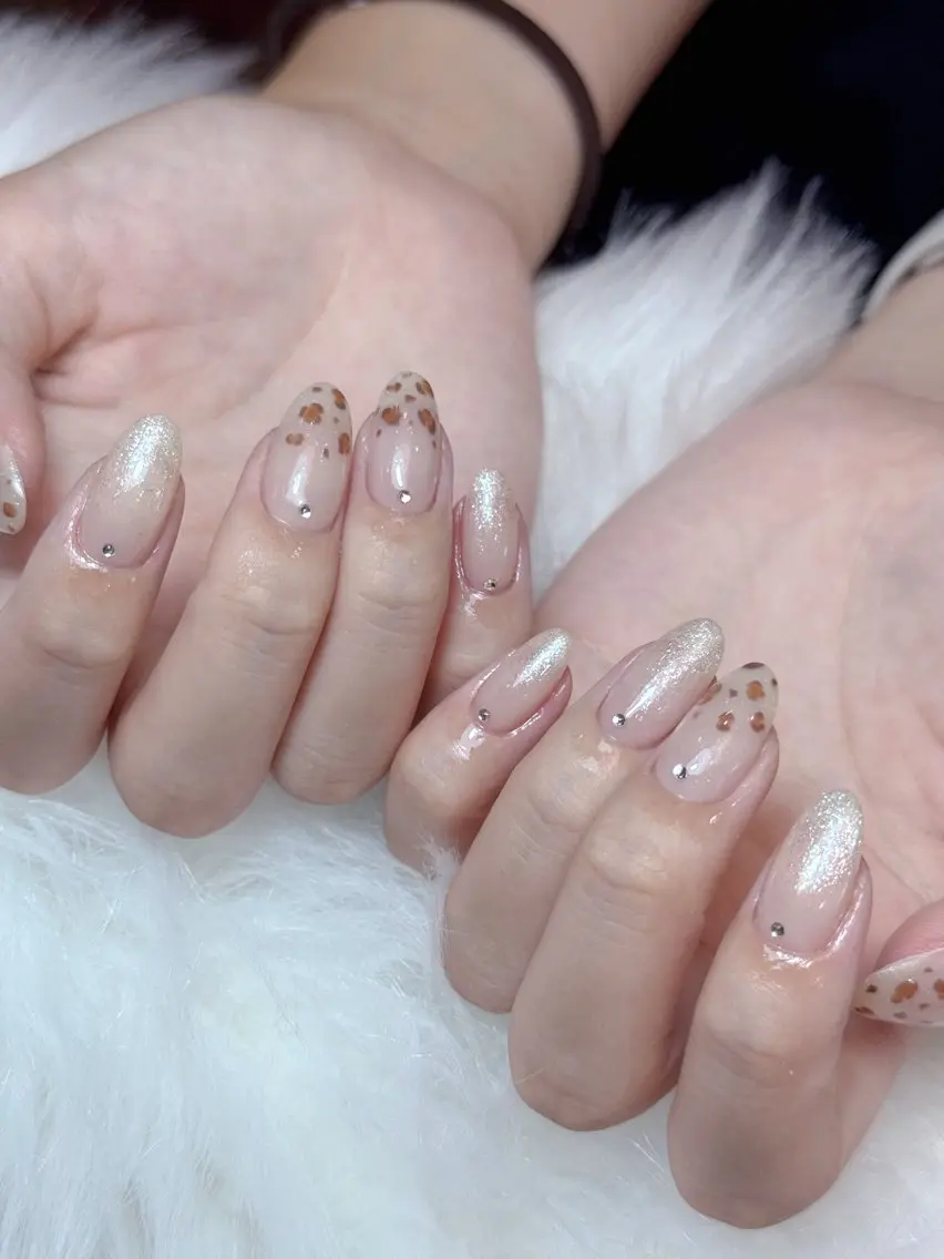 ネイル アートネイル ジェルネイル ニュアンスネイル シンプルネイル ネイルチップ ハンドネイル Lisa Nail Salonのネイルデザイン