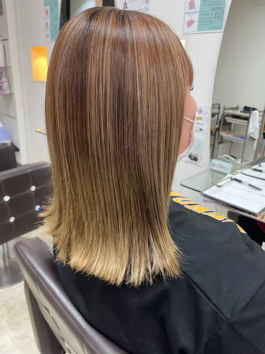 セミロング カラー 𝐒𝐇𝐔𝐑𝐈 🦋艶カラー🦋のヘアスタイル