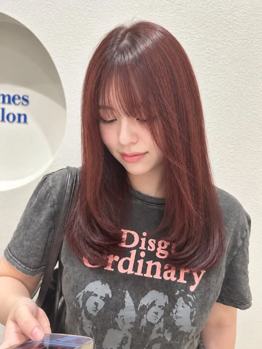 セミロング カラー ボルドーカラー 顔まわりレイヤー 顔周りカット レイヤーカット 似合わせカット カット ヘアカラー トリートメント 透明感カラー/メンズ /エクステ/りんなのヘアスタイル