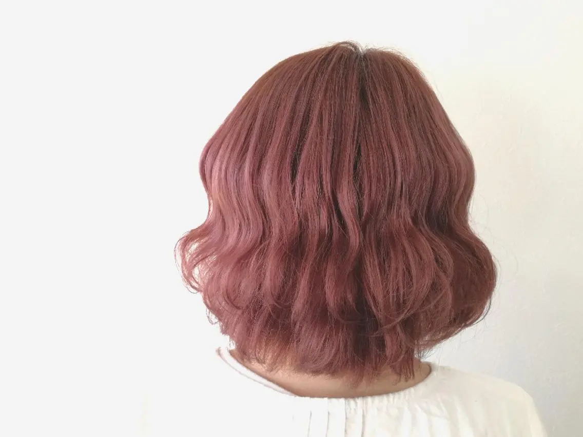 カラー ブリーチ 佐藤 美咲のヘアスタイル