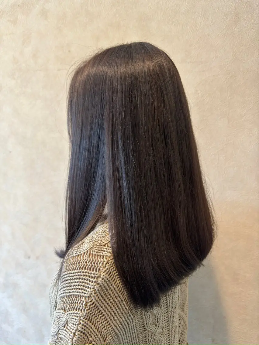 セミロング ミルクティーブラウン 吉永 衣織のヘアスタイル