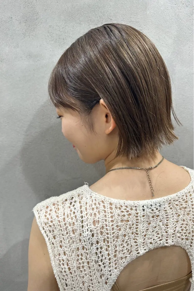 ショート カラー 切りっぱなしボブ ベージュカラー ハイライトカラー オリーブベージュ ボブ カット ヘアカラー トリートメント 平日オススメ✨ コスパ&タイパ✨山下のヘアスタイル