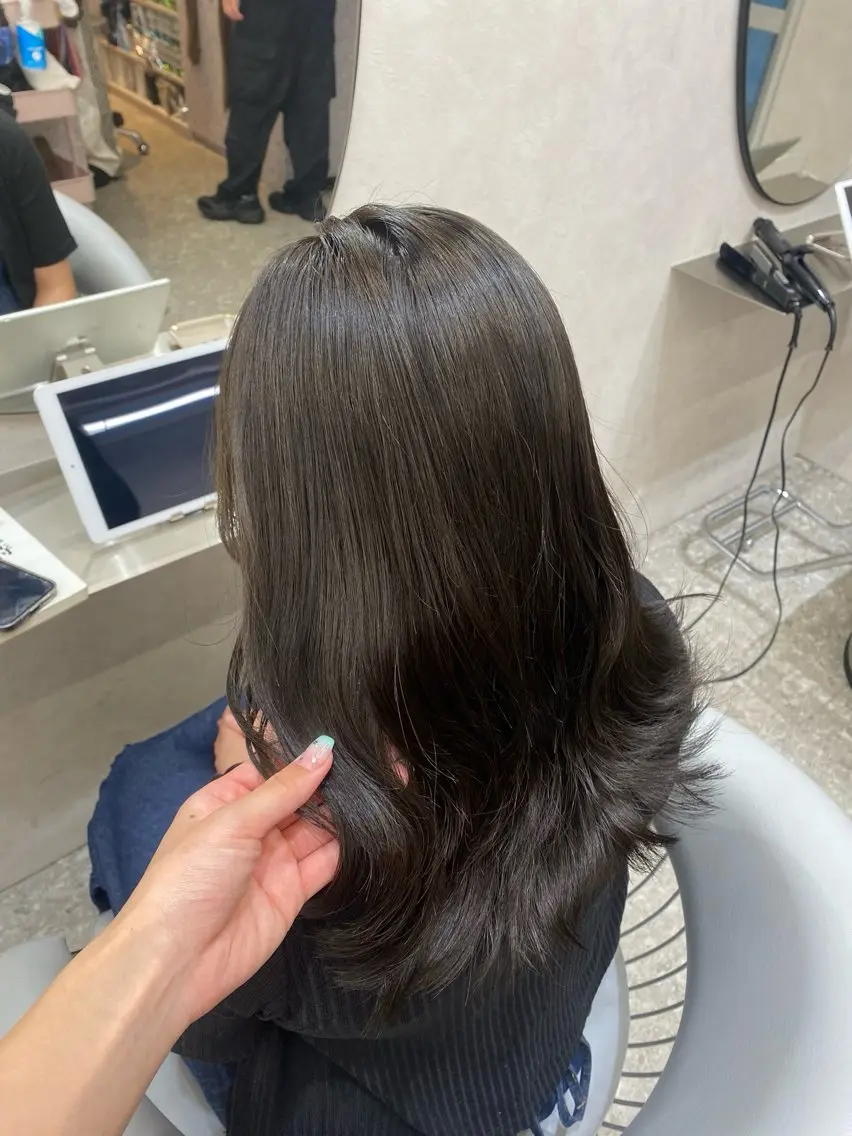 ロング カラー ヘアアレンジ カット ヘアカラー トリートメント なな 顔周りカット/ 透明感カラーのヘアスタイル