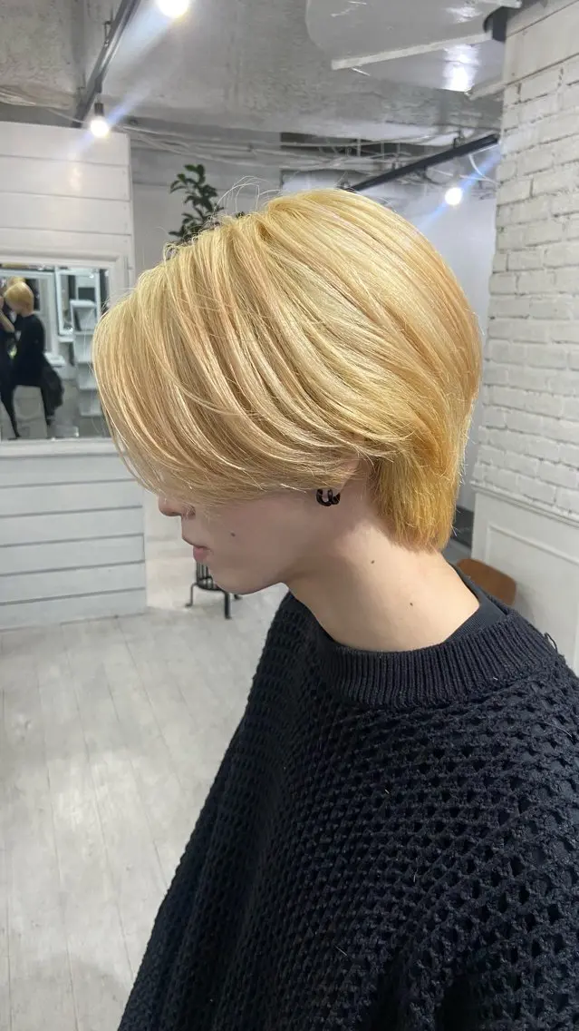 ショート カラー バレイヤージュ ベージュカラー ブリーチ 抜きっぱなしブロンド ブロンド 札幌ブリーチカラー/ ダブルカラー/ドイのヘアスタイル