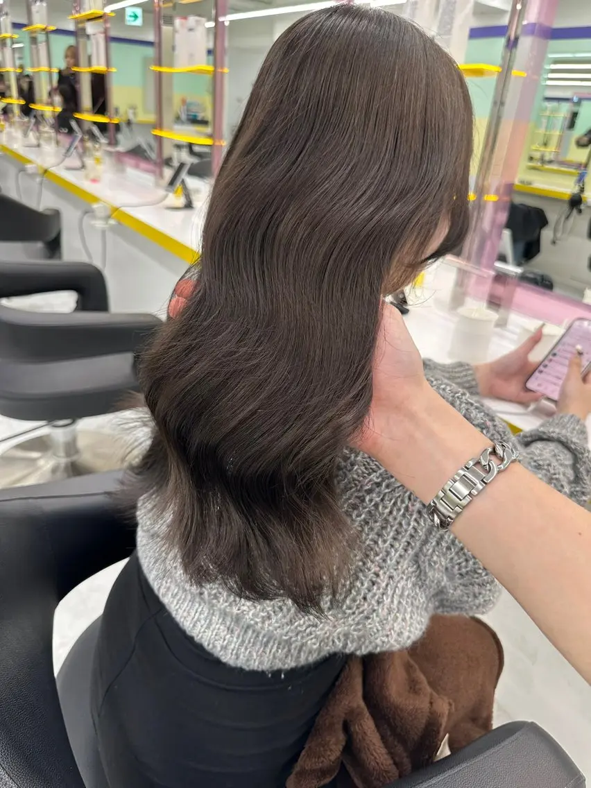 カラー ヘアカラー トリートメント ブリーチ縮毛矯正飛我 韓国ヘア🫧のヘアスタイル
