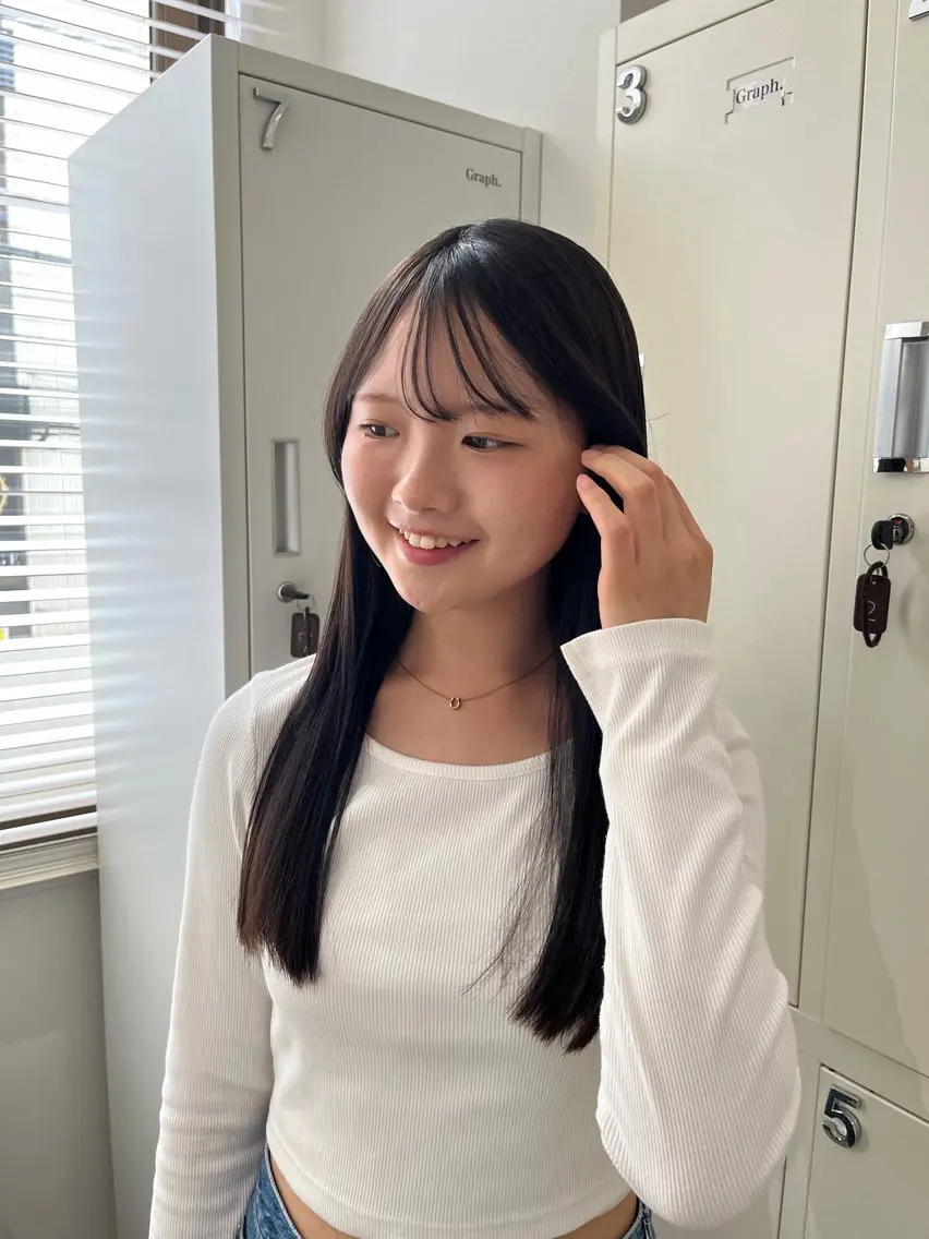ロング ヘアカラー 原口 桃歌のヘアスタイル